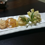 きぬの宿 志季大瀞 - 海老しんじょ？(だったかな？？？)、レンコン、さつまいも、湯葉のはさみ揚げ、ふきのとう♪