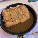 アドベンカリー - わらじカツカレー（980円）