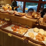 まんぷくさん - パンも種類豊富でした