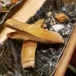 海鮮炭焼処とら太 - 皮付き筍焼きハーフ