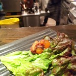 焼き鳥 とりら - 背肝キンカンレタス巻き