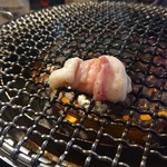 焼肉 木村屋 - 網の上の丸腸