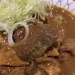 岸田屋 - 牛煮込み アップ