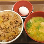 すき家 - 牛丼並+とん汁玉子セット￥550(税込)