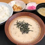 天神屋 - とろろ定食 920円。