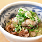 石臼挽き手打 蕎楽亭 - 牛スジの煮込@780円：取り分けて。