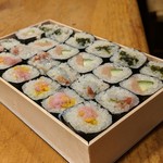 天史朗鮨 - おまかせ細巻き（岩海苔、赤貝ヒモ胡瓜、イカ軟骨の塩辛、トロたく）