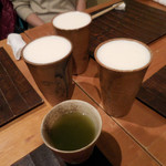 山介 - 生ビールと緑茶で乾杯！