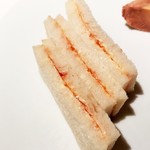 ル・マノアール・ダスティン - 苺のサンドイッチ