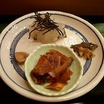 宇廼丸山崎屋 - カレイの昆布〆、皮ピリ辛焼、骨、肝