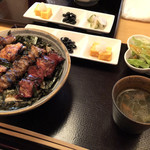 鳥将 - 焼鳥丼ランチ    950円