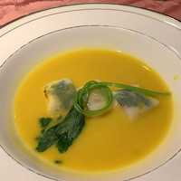 日和庵 - 仙崎産平目とイタリアンパセリの大根包み・魚のフォンとコンソメのポタージュ　サフラン風味