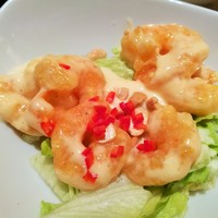 廣東料理 民生 ヒルトンプラザウエスト店 - サクッと揚げた海老に、まったりマイルドでほのかに甘いマヨソース、香ばしいナッツが合う！