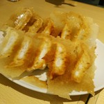 餃子酒場 さんくみ - 三組の焼餃子アベル黒豚(ダブル１０個)　７９９円(税別)　シングル５個と比べ、１０１円(税別)安くなる。