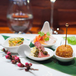 虎幻庭 - サワラとタコの和風カルパッチョ モッツァレラチーズのライスコロッケ 和牛の炙り、タプナード 地鶏とキノコのキッシュ