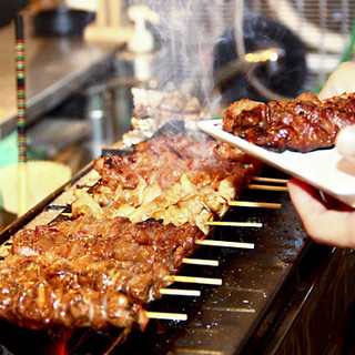 充分發揮地理優勢的新鮮肉類!請務必品嘗本店引以為豪的烤串♪