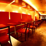 OUI - 【各種シーンに】店内は暖色系で落ち着いた雰囲気。