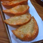 Surounin - 揚げ餃子と思いきやチーズ揚げ