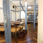 ラ・メール・ギキ - 2回の店内はテーブル席がメイン(2019.4月上旬)