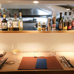 ラ・メール・ギキ - カウンターの一角 ソーヴィニヨンブランソーヴィニヨンブランの白(2019.4月上旬)