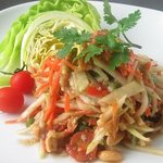 Som Tam Thai (spicy green papaya salad)