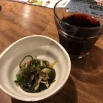 Kaisendokoro Kita No Aji Oosuke - お通し、グラスワイン