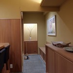 日本料理 寺田 - 奥は６人までの個室