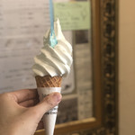 ジェラテリア アクオリーナ - コッコ（ココナッツ）のジェラートソフト（640円）税込