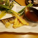 海鮮炭焼処とら太 - 行者ニンニクの天ぷら