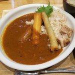 玄米食堂 あえん - アスパラの春巻きとチーズの春巻きカレー‼️