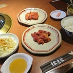 はま屋 - 八千代ラム790円(税別)みそ、タレ。昼食セット210円(税別)ライス、サラダ、味噌汁