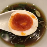 らぁ麺やまぐち - 味玉は黄身が濃厚でトロトロ！！