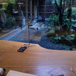 レストラン 蒼 - カウンター席の目の前が中庭です。