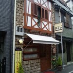 住宅街にお店はあります