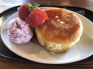 Sakanakaya - 苺のパンケーキ