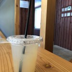 ビトウィーン ザ ブレッド - ピーチソーダ