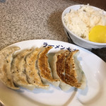 ラーメン大将 - 5番セットの餃子とライス（＋学生ラーメン）