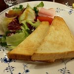 Tsubakiya Kafe Minatomirai Kurosupathio - トースト＆サラダ