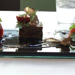 emuN - フランス産　鴨フォアグラのプレッセ　旬の果実とともに