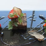 emuN - フランス産　鴨フォアグラのプレッセ　旬の果実とともに