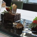 emuN - フランス産　鴨フォアグラのプレッセ　旬の果実とともに