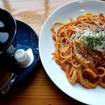 トムスコーヒー イノセント - 料理写真:紅茶(480円)と、本日のパスタ(750円)