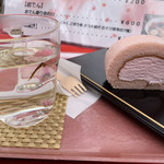 高見の郷 天空茶屋 - セットメニュー
高見ロールと桜茶♡¥550(税込)