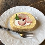 コッコロ　カフェ - イチゴのロールケーキ^ ^