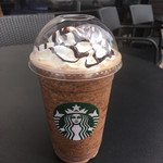 スターバックス・コーヒー - ダークモカチップフラペチーノ（ベンティ）　５８０円　＋　ショット　５０円　＋　チョコレートソース　０円　＋　エクストラチップ　（カスタム）　(2019/04)