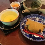 茶カフェ 一煎 - 伊東のぐり茶＋柏餅