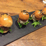 ドノスティア - 仔羊とチュリソーのミニミニバーガー）