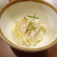 レストラン ラリューム - 新島産新玉ねぎをナチュラルなムースにして　白魚のマリネに添えて