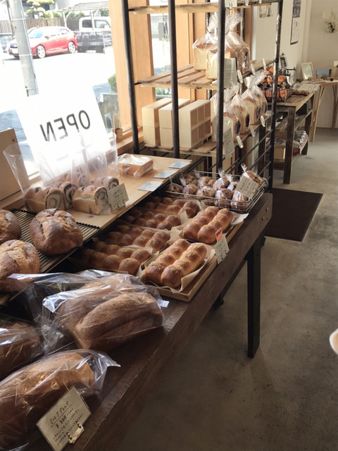 やま市パン商店 助信 パン 食べログ