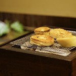 道人 - カウンター目の前で備長炭焼き